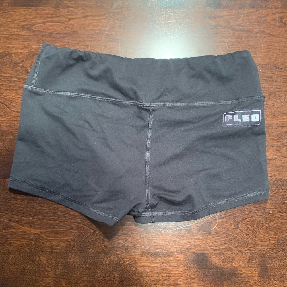 Fleo Shorts in Black Gradient